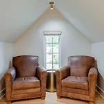 Lux West Nash Tudor 4mi To Dt Sleeps 9 Holiday home Nashville