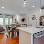 10 Percent Off New Downtown Sleeps 8 *