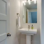 Holiday home 10 Percent Off New Downtown Sleeps 8