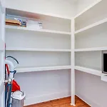 10 Percent Off New Home Downtown Sleeps 8