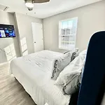 Hidden Gem 10 Min From Downtown Holiday home *