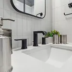 Contemporary City Living In *