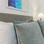 Apartment Contemporary City Living In