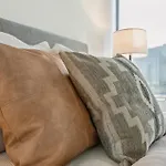 Contemporary City Living In Apartment *