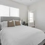 Landing - Modern With Amazing Amenities Nashville