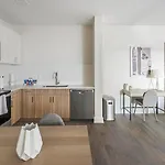 Landing - Modern With Amazing Amenities