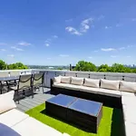 Luxury Four-Story Home With Rooftop Views, 10Min To Downtown! Sleeps 12!