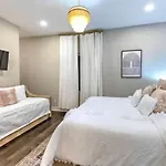 Luxury Four-story Home, Rooftop Deck With Views, Pingpong! Sleeps 12! * Nashville
