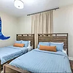 Luxury Four-story Home, Rooftop Deck With Views, Pingpong! Sleeps 12!