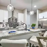 Luxury Four-story Home, Rooftop Deck With Views, Pingpong! Sleeps 12! Nashville