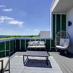 Luxury Four-story Home, Rooftop Deck With Views, Pingpong! Sleeps 12! Holiday home *