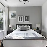 The Maple House - Huge Backyard W Cozy Lounge
