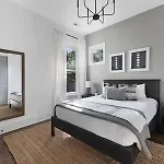 The Maple House - Huge Backyard & Mins To Broadway Holiday home Nashville