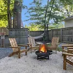 The Maple House - Huge Backyard & Mins To Broadway Holiday home *