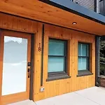 The Vinyl At Music Row Apartment