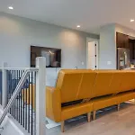 Stylish 4bed Retreat With Rooftop, Garage, Peloton, Sleeps 12, Fire Table, Gourmet Kitchen, Cozy Living Space, Dedicated Parking, Near Distilleries, Marathon Village And Nightlife, Chic Skyline Views, 24 Hour Hospitality Holiday home *