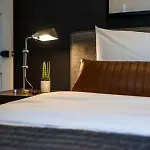 Holiday home Stylish 4 Bed, Skyline Views From Rooftop, Garage , Gourmet Kitchen, Cozy Living Space, Dedicated Parking, Near Distilleries, Marathon Village & Nightlife, Chic Skyline Views, Great For Groups, 24 Hour Hospitality Nashville