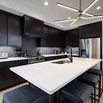 Stylish 4 Bed, Skyline Views From Rooftop, Garage , Gourmet Kitchen, Cozy Living Space, Dedicated Parking, Near Distilleries, Marathon Village & Nightlife, Chic Skyline Views, Great For Groups, 24 Hour Hospitality