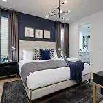 Stylish 4 Bed, Skyline Views From Rooftop, Garage , Gourmet Kitchen, Cozy Living Space, Dedicated Parking, Near Distilleries, Marathon Village & Nightlife, Chic Skyline Views, Great For Groups, 24 Hour Hospitality Holiday home *