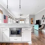 Spacious Dog Friendly 3 Bedroom Townhome, Grill, Patio 3 Blocks To Grocer, 5 Mins To 5 Points, 15 Mins To Broadway, 24 Hour Hospitality Team, Perfect For Families Holiday home Nashville