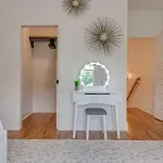 Holiday home Stylish East Nash Retreat, Walk To Local Favorites, Sleep 10 With Smart Tvs, Workspace & Fast Wifi, Attached Garage & Full Kitchen, Walk To Mas Tacos, Drive 10 Min To Downtown Broadway, 24 Hr Hospitality