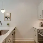 Stylish East Nash Retreat, Walk To Local Favorites, Sleep 10 With Smart Tvs, Workspace & Fast Wifi, Attached Garage & Full Kitchen, Walk To Mas Tacos, Drive 10 Min To Downtown Broadway, 24 Hr Hospitality Nashville