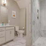 Holiday home Stylish East Nash Retreat, Walk To Local Favorites, Sleep 10 With Smart Tvs, Workspace & Fast Wifi, Attached Garage & Full Kitchen, Walk To Mas Tacos, Drive 10 Min To Downtown Broadway, 24 Hr Hospitality