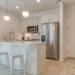 Holiday home Stylish East Nash Retreat, Walk To Local Favorites, Sleep 10 With Smart Tvs, Workspace & Fast Wifi, Attached Garage & Full Kitchen, Walk To Mas Tacos, Drive 10 Min To Downtown Broadway, 24 Hr Hospitality *