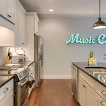 Modern 3 King Belmont Retreat With 2 Living Walk To Belmont & Vanderbilt Near Music Row The Gulch & 12th South 2 Miles To Broadway Large Dining Table Smart Tvs Parking 24 Hr Hospitality Nashville
