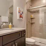 Modern 3 King Belmont Retreat With 2 Living Walk To Belmont & Vanderbilt Near Music Row The Gulch & 12th South 2 Miles To Broadway Large Dining Table Smart Tvs Parking 24 Hr Hospitality Holiday home *