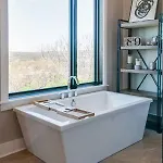 Skyline View Mansion, Hot Tub, Close To Downtown, Less Than 10 Mins To 5 Points And Broadway, 3 Spacious Suites, Workspace, Garage Spaces And Ample Parking, 24 Hr Hospitality Holiday home