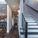 Skyline View Mansion, Hot Tub, Close To Downtown, Less Than 10 Mins To 5 Points And Broadway, 3 Spacious Suites, Workspace, Garage Spaces And Ample Parking, 24 Hr Hospitality Nashville