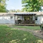 Holiday home 1-story Home, Fenced Yard, Grill, Firepit, Parking, Sleeps 10, Pet-friendly, Smart Tvs, 10 Mins To Nissan Stadium & Five Points, Cozy Bedrooms, Outdoor Fun, Perfect For Families & Groups *