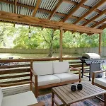 Holiday home 1-story Home, Fenced Yard, Grill, Firepit, Parking, Sleeps 10, Pet-friendly, Smart Tvs, 10 Mins To Nissan Stadium & Five Points, Cozy Bedrooms, Outdoor Fun, Perfect For Families & Groups *