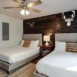 1-story Home, Fenced Yard, Grill, Firepit, Parking, Sleeps 10, Pet-friendly, Smart Tvs, 10 Mins To Nissan Stadium & Five Points, Cozy Bedrooms, Outdoor Fun, Perfect For Families & Groups *