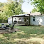 1-story Home, Fenced Yard, Grill, Firepit, Parking, Sleeps 10, Pet-friendly, Smart Tvs, 10 Mins To Nissan Stadium & Five Points, Cozy Bedrooms, Outdoor Fun, Perfect For Families & Groups Holiday home