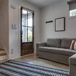 Holiday home Stylish East Nash Townhouse, Walk To Favorite Eats, Cozy Den, Workspace, Smart Tvs And Fast Wifi, Full Kitchen, Garage And 24 Hr Hospitality, Near Mas Tacos, Rosepepper And Five Points, 10 Min To Broadway Nashville
