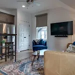 Stylish East Nash Townhouse, Walk To Favorite Eats, Cozy Den, Workspace, Smart Tvs And Fast Wifi, Full Kitchen, Garage And 24 Hr Hospitality, Near Mas Tacos, Rosepepper And Five Points, 10 Min To Broadway Holiday home