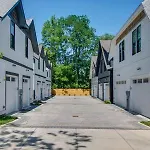 Holiday home Stylish East Nash Townhouse, Walk To Favorite Eats, Cozy Den, Workspace, Smart Tvs And Fast Wifi, Full Kitchen, Garage And 24 Hr Hospitality, Near Mas Tacos, Rosepepper And Five Points, 10 Min To Broadway *