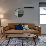 Stylish East Nash Townhouse, Walk To Favorite Eats, Cozy Den, Workspace, Smart Tvs And Fast Wifi, Full Kitchen, Garage And 24 Hr Hospitality, Near Mas Tacos, Rosepepper And Five Points, 10 Min To Broadway