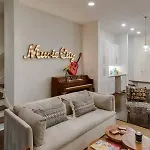 Modern 3br With Garage, Rooftop, Hot Neighborhood 10 Mins To Broadway, 24 Hour Hospitality Team, Perfect For Groups Holiday home Nashville