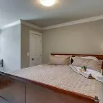 Holiday home Spacious 4 King Belmont 2 Living Walk To Belmont & Vanderbilt Large Dining Table Smart Tvs Parking 24 Hr Hospitality Near Music Row & The Gulch 2 Miles To Broadway