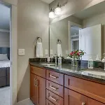 Spacious 4 King Belmont 2 Living Walk To Belmont & Vanderbilt Large Dining Table Smart Tvs Parking 24 Hr Hospitality Near Music Row & The Gulch 2 Miles To Broadway Nashville
