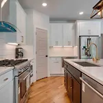 Luxurious In The Heart Of Downtown