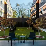 The Vinyl At Music Row - Garden Suite