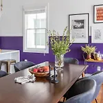 Barbara By Avantstay Decorative 4br In Heart Of Apartment *