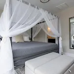 Holiday home Modern Townhome, Large Game With Ping Pong, 10min To Downtown! Sleeps 10! Nashville
