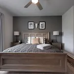 Weho Home, Geodis Park, Mini-golf, Arcade, 10min To Downtown! Sleeps 10! Holiday home Nashville