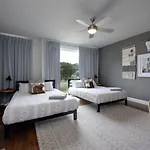 Weho Home, Geodis Park, Mini-golf, Arcade, 10min To Downtown! Sleeps 10! Holiday home *