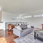 Whiskey House With Rooftop Golf, City Views! 8Min To Downtown! Sleeps 9!